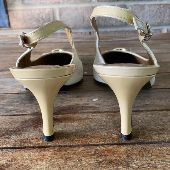 Stuart Weitzman Size 8 M Pointy Toe Slingback Heels - Picture 12 of 15